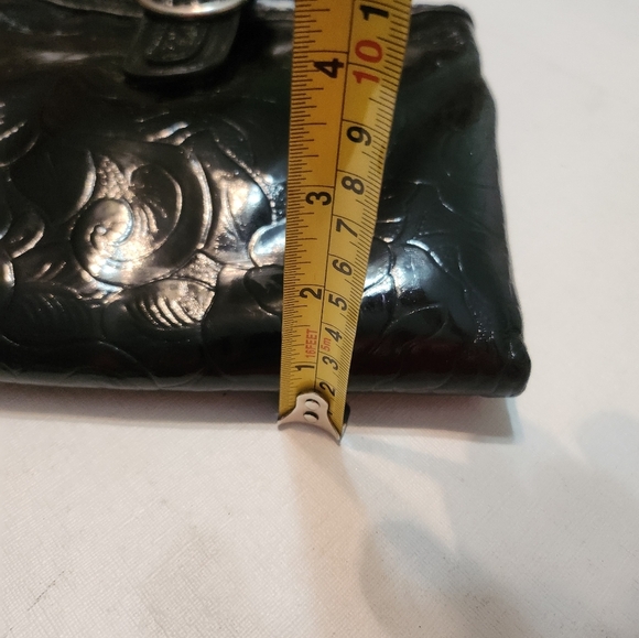 Relic Faux Black Patent Leather Floral Embossed Crossbody Bag EUC - Picture 9 of 16